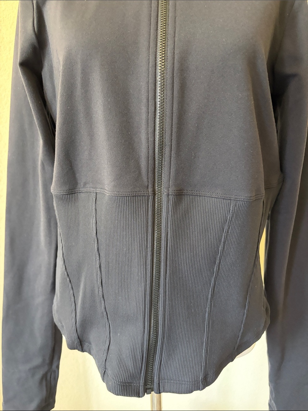 ALO Yoga Black Full‑Zip Bomber Jacket - Picture 2 of 5